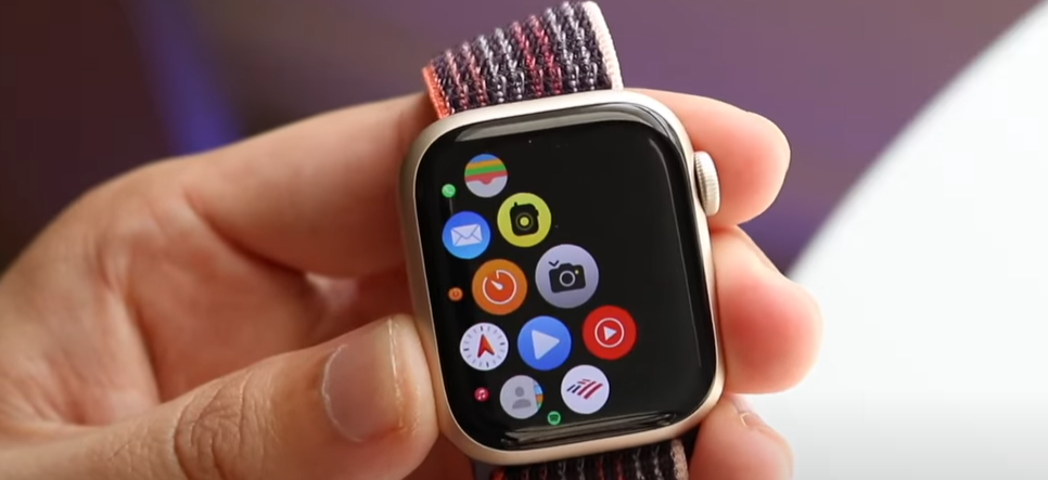Apple Watch 8 app screen